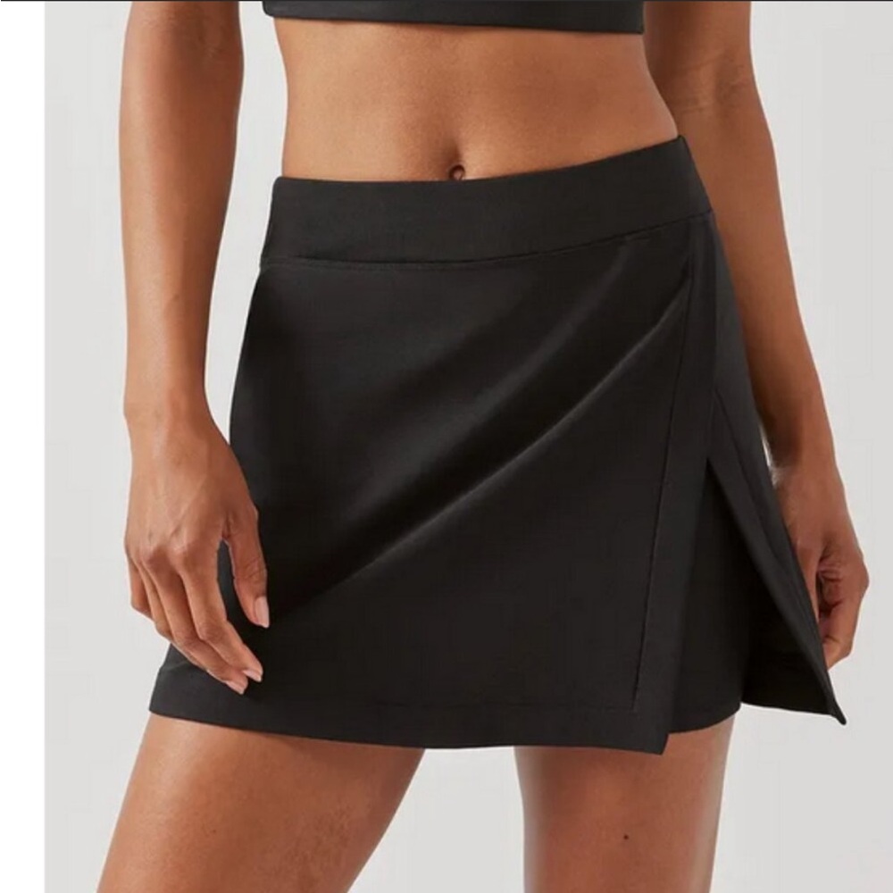 Outdoor voices court skort, great condition size small black